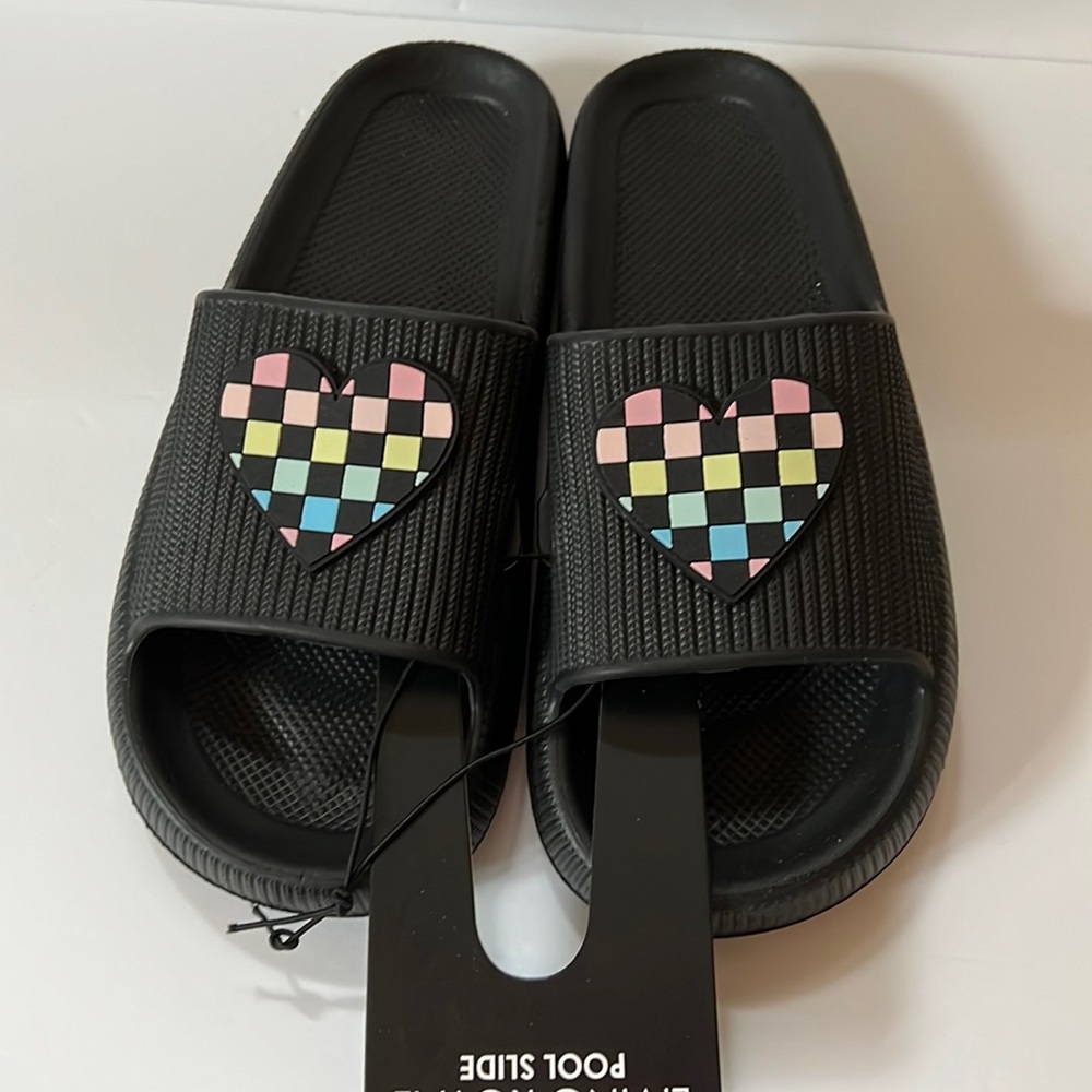 Pool Slides Black with Checkered Multi Pastel Hearts